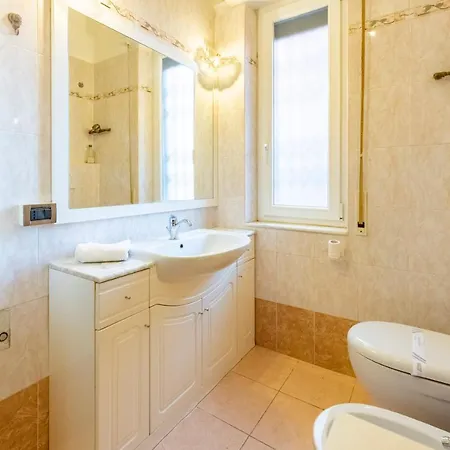 Joivy Family Flat With Garden And Parking 아파트